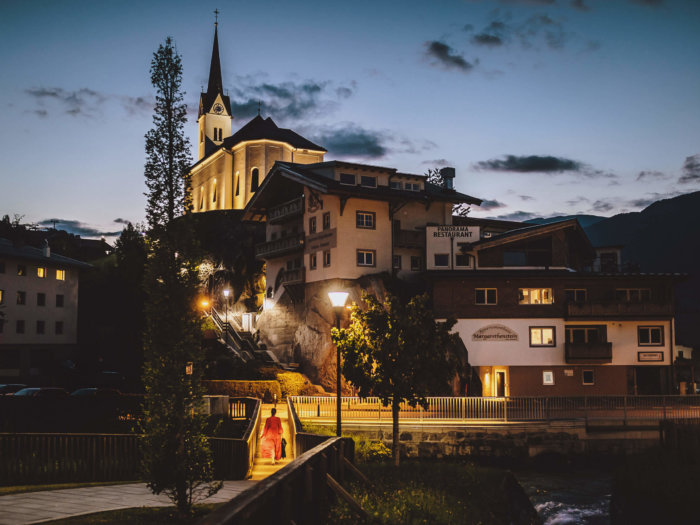 Kirchbichl Kaprun bei Nacht